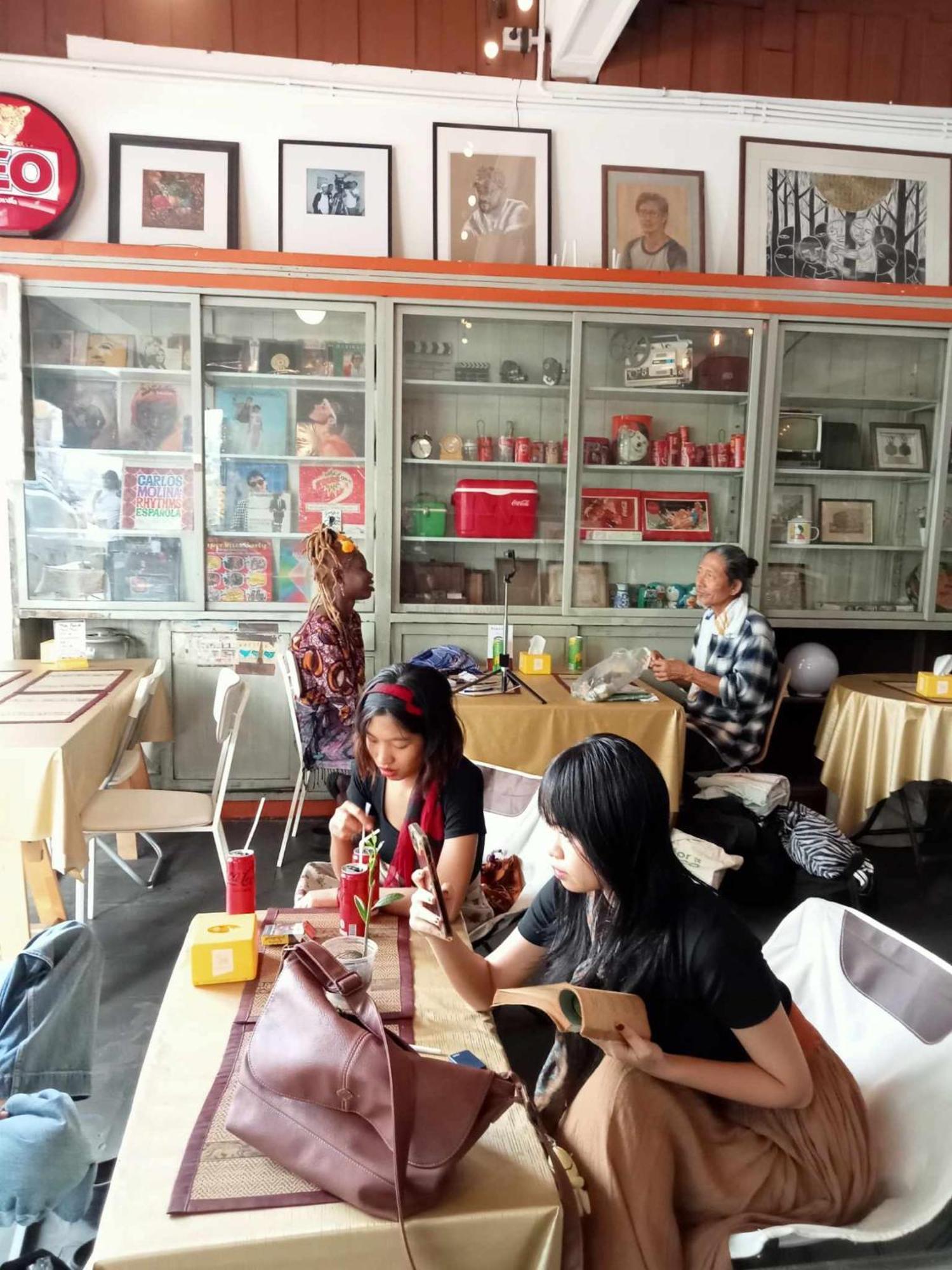 Bang Lumphu House&Bistro Apartment Bangkok Bagian luar foto