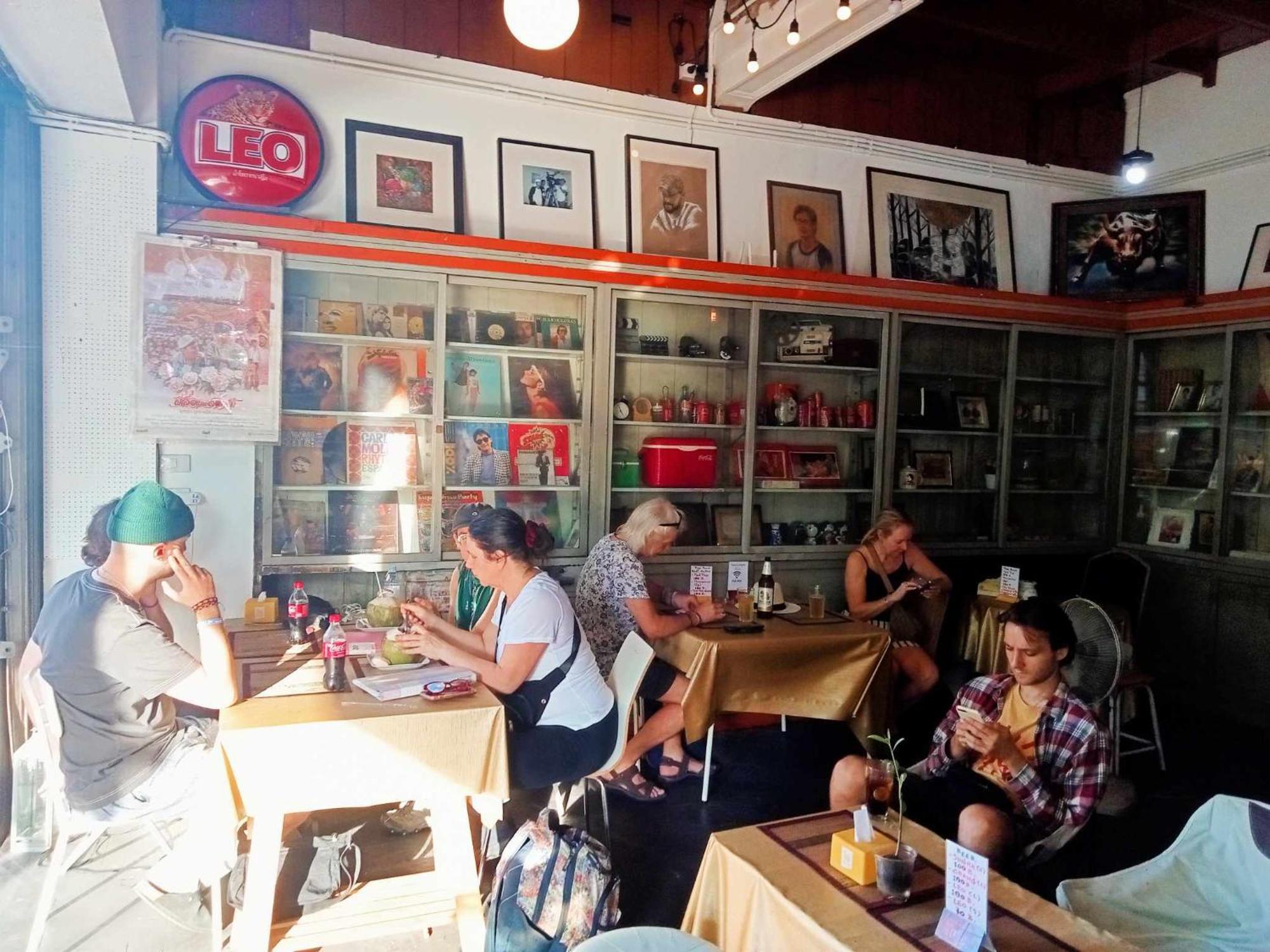Bang Lumphu House&Bistro Apartment Bangkok Bagian luar foto
