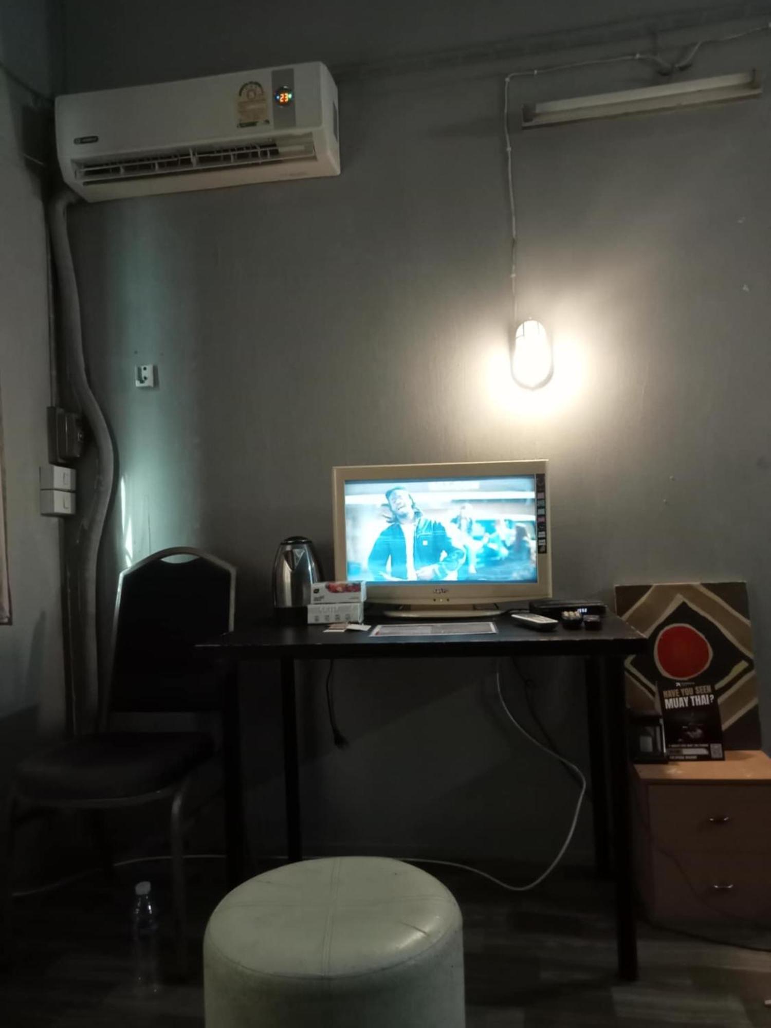 Bang Lumphu House&Bistro Apartment Bangkok Bagian luar foto